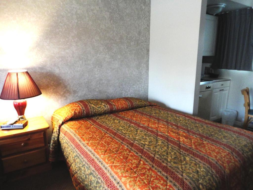 Blue Stream Motel Vernon Extérieur photo