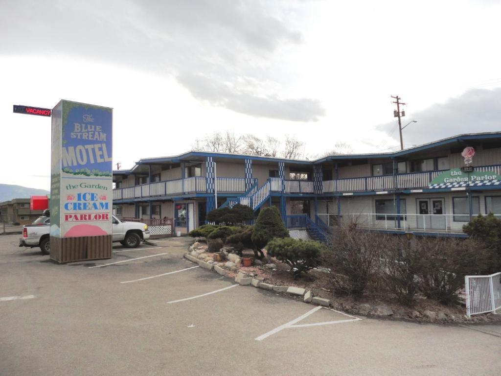 Blue Stream Motel Vernon Extérieur photo