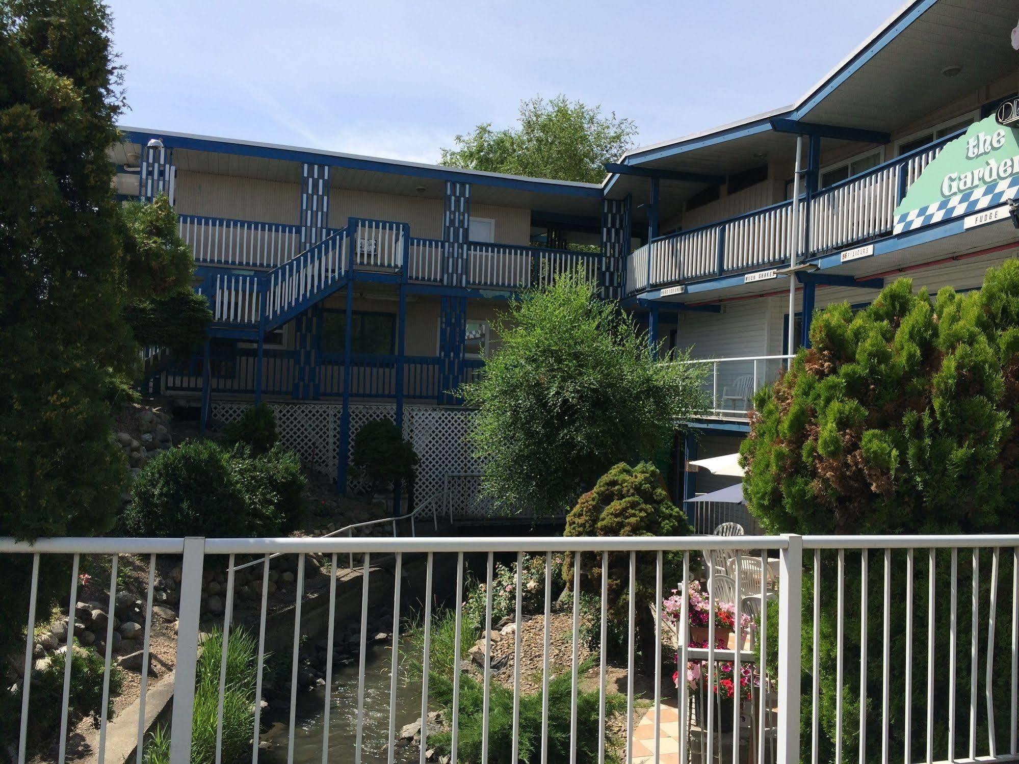 Blue Stream Motel Vernon Extérieur photo