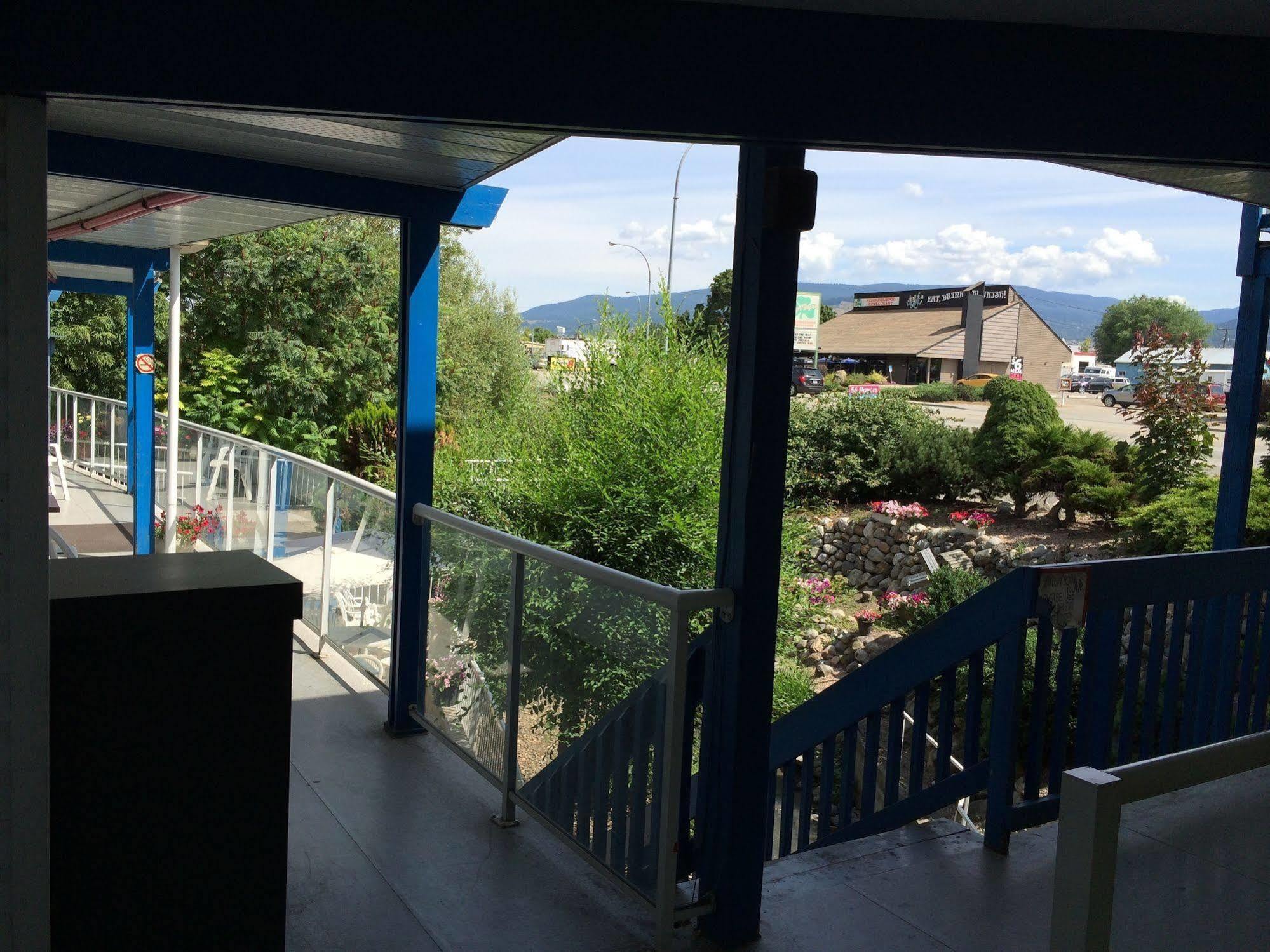 Blue Stream Motel Vernon Extérieur photo
