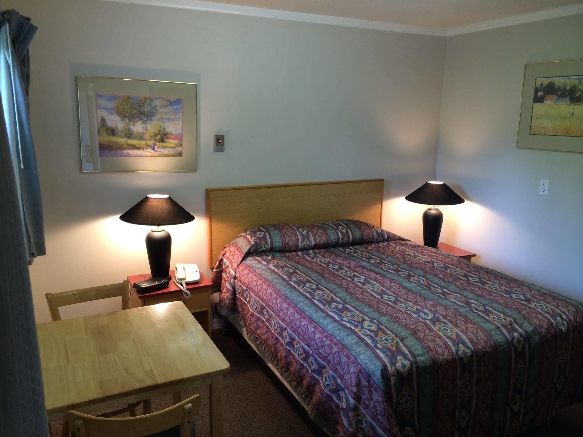 Blue Stream Motel Vernon Extérieur photo