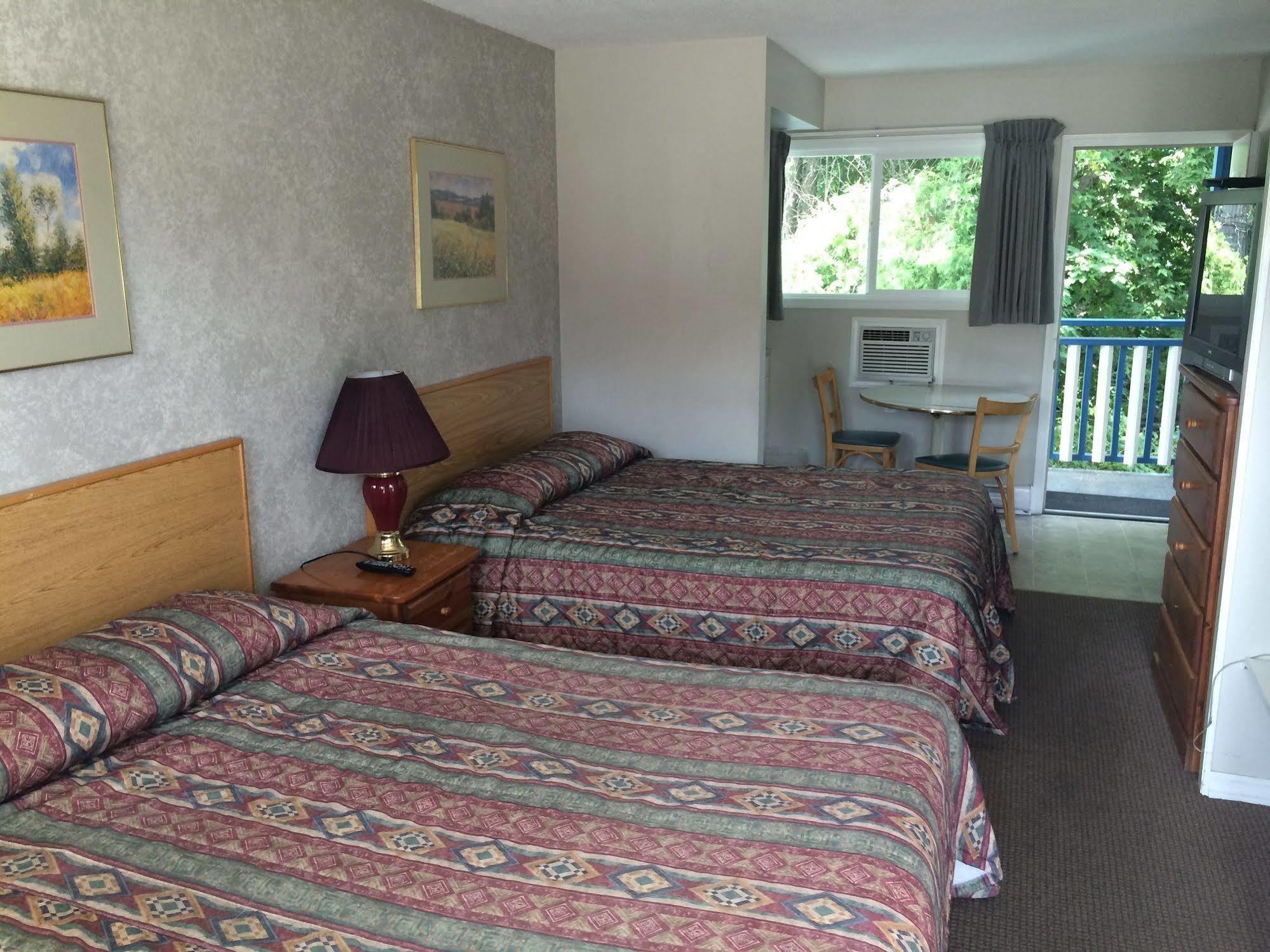 Blue Stream Motel Vernon Extérieur photo